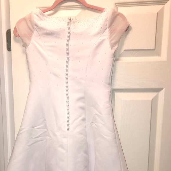 Beautiful Long White Dress. Lightly beaded bodice. - Picture 6 of 9